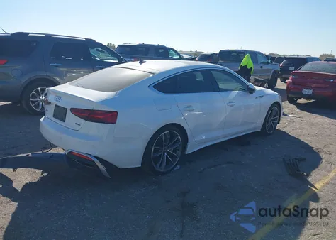 2023 Audi A5 Sportback Premium Plus 45 Tfsi S Line Quattro S Tronic z USA, uszkodzony, nr VIN WAUFACF55PA032391